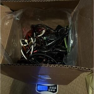Sunglasses & Eyeglasses Mystery Box Mixed Brands Lot 7lb 1.86oz Bulk Resale